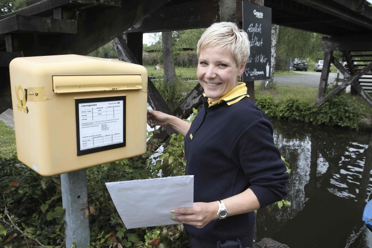 Spreewälder Kahnpostbotin